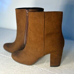 Christian Siriano SZ 5 Brown faux suede ankle boot modern retro essential